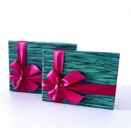 Darčeková krabica Obdĺžnik smaragdová s cyklámenovou mašľou L